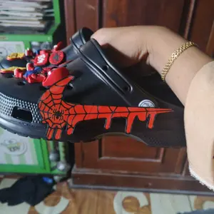 Jibz & Bitz - Hiasan Sepatu Sandal 1 Set Kanan Kiri Side Charm Spidey Tampilan Keren dan Menarik untuk Selempang Shoe