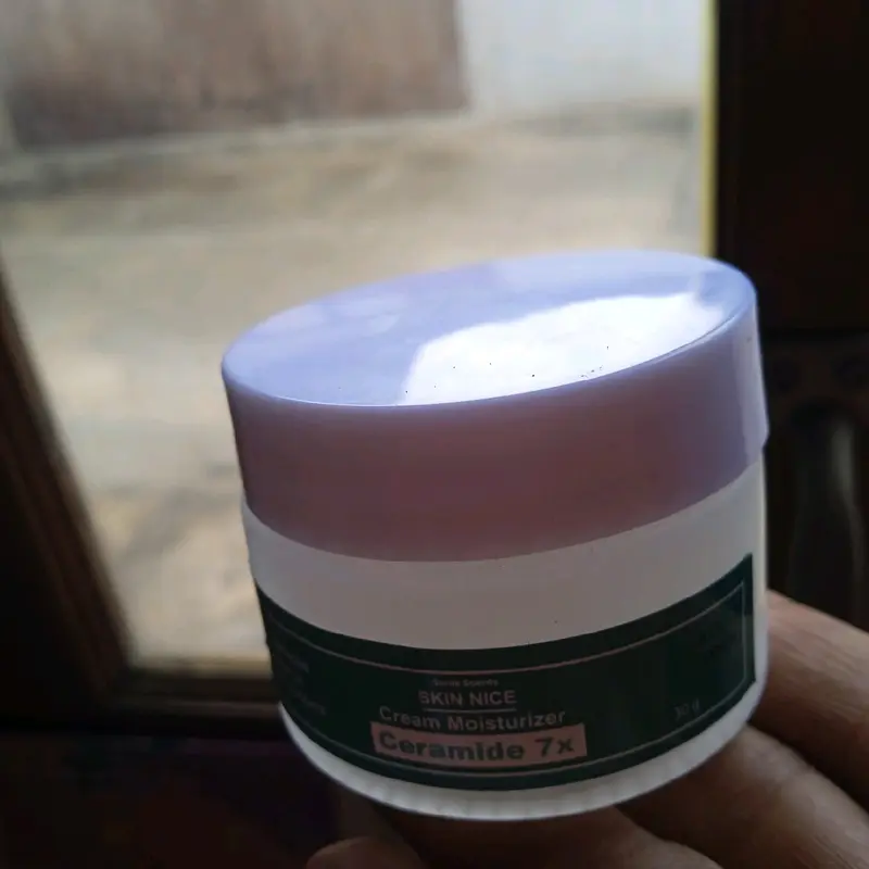skin nice dapat menghilangkan noda bekas jerawat, glowwing dimuka nggak bikin lengket kalo dipake dapat Mencerahkan Berjerawat Pencerah 2