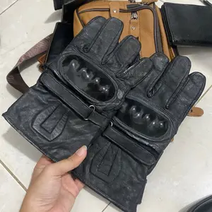 Sarung Tangan Motor Hitam dengan Desain Unik dan Nyaman untuk Penggunaan Sehari-hari