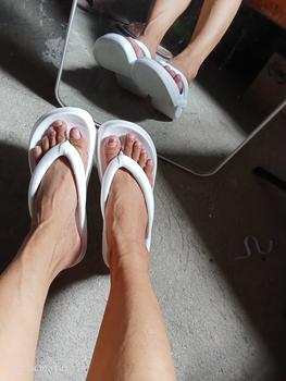 Product Review of Sandals for women thick bottom flip flops women's wedge heel non-slip beach Women slippers Walking Shoes Footwear Shoes Girl White Summer Makapal Comfort from D**💕 1