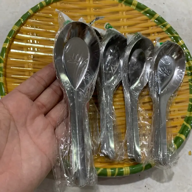 50 cây muỗng canh vuông mẫu bông sen dài 15cm 0