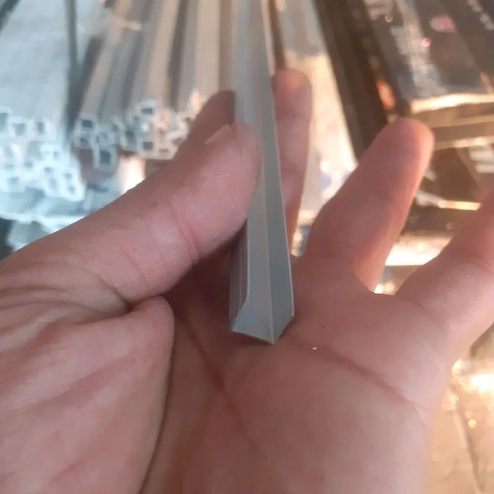 Lis U aluminium ukuran 9mm panjang 1 meter