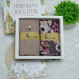Hampers 2 hijab segi empat umama motif dan kerudung voal polos senada ukuran standar 110 x 110