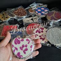 Gambar Grosir Souvenir Cermin Kaca LIpat isi 100 pcs dari Bosouvenir com Kota Administrasi Jakarta Timur 3 Tokopedia