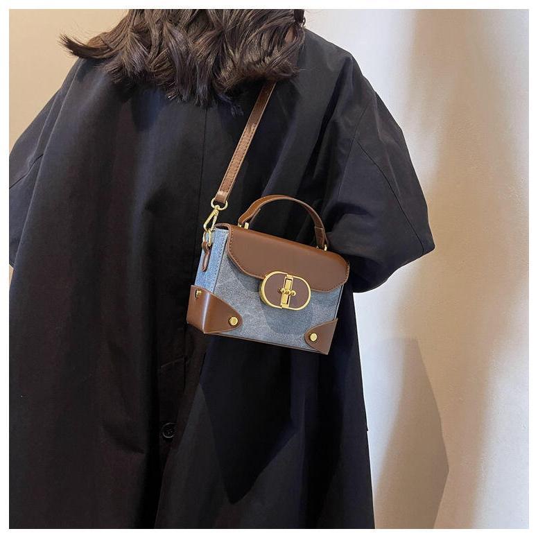 Product Introduction of This year's popular for women in autumn and winter, versatile 2024 new single shoulder crossbody bag, portable box, small square bag 8