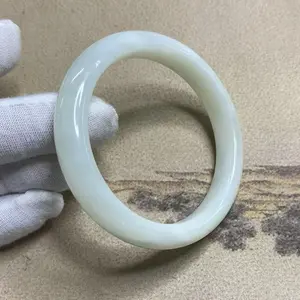 Gelang Bangle Giok Asli Putih Bulan Sabit Xiuyan / Xiuyu Yang Indah Gratis Sertifikat Keaslian Giok