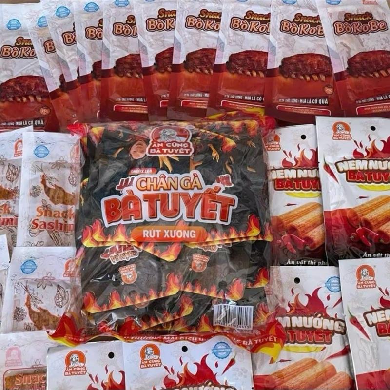 Combo 40 món ăn vặt - Ăn cùng Bà Tuyết - 10 chân gà rút xương Tê Cay 10 Snack Sashimi 10 Snack Nem Nướng Phên 10 Snack Bò Kobe - Cay giai giai - Hương Vị Tuổi Thơ