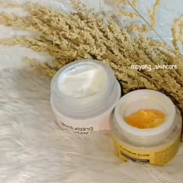 CREAM BYZOE GLOW JELY BOOSTER PLATINUM DAN MOISTURIZING SUUNCREEN 2IN1/2produk