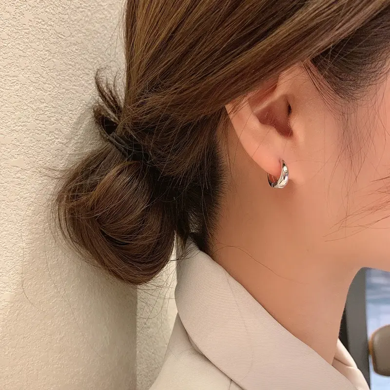 【lingerly】Anting tetesan air sederhana Eropa dan Amerika Serikat anting angin dingin anting logam retro Z 5