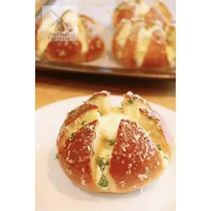Korean Street Food Garlic Cheese Bread Bun (4 pcs in a pack)