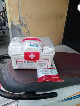 Product Review of 19 PCS Paket Lengkap Kotak P3K Plastik Jinjing FAMILY KIT Onemed Komplit Isi from T**n H**i 0