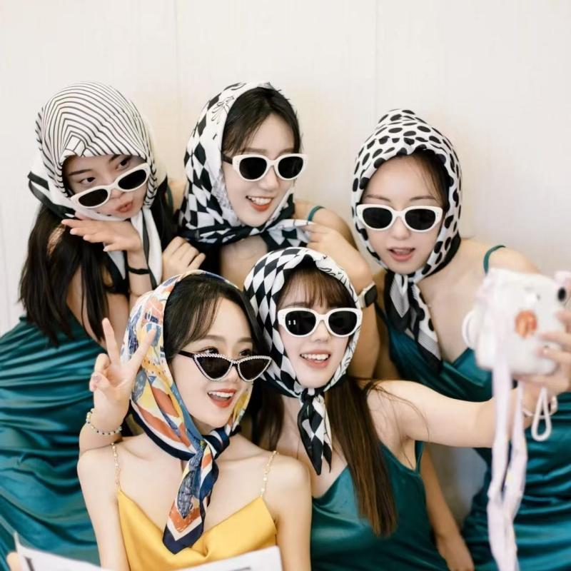 Mua 2 nhận 1 miễn phí Khăn lụa vuông mềm 70x70 Có thể dùng làm khăn quàng cổ, băng đô, tết tóc Đa chức năng 1001