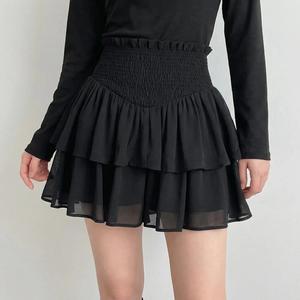 単色のダブルレイヤー・フリル付き夏用ショートスカート、レディースファッションのスタイルに最適、カジュアルウェアにぴったり、快適でトレンディなデザイン、注目商品