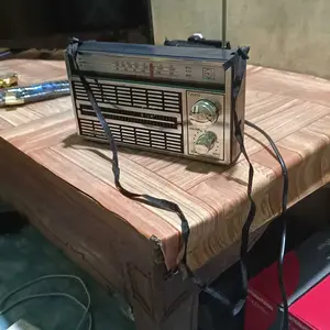 RADIO AC/DC PORTABLE INTERNATIONAL 3 BAND FM - AM -SW 4250  ANTIK CLASSIC JADUL