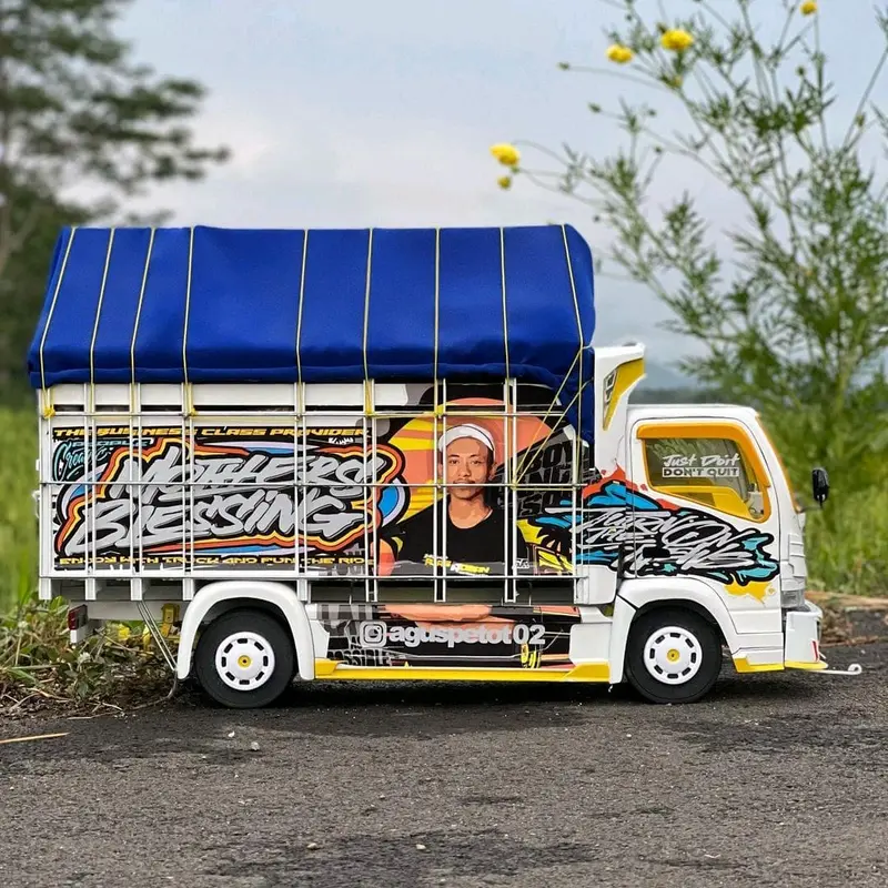 miniatur truk oleng full lampu bonus terpal dan bisa belok kanan dan kiri 2