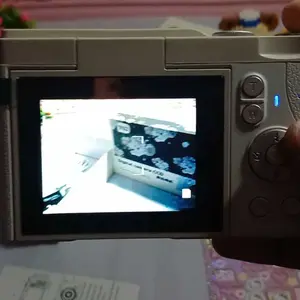 【Kado Hari Raya Kekinian】4K Digital Kamera Gaya Retro 68MP Portable CCD Retro Kamera Digital Vintage 2.4 inch 8X Zoom Compact Small Camera 180 Flip Screen Video Camcorder for Teens Adult Beginner【Gift stickers】Hadiah Lebaran Layar Foto V380 Smart