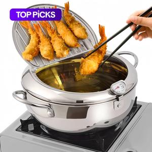 ステンレス製のフライパンに蓋が付いており、フライドチキン用のオイルドリップフィルターラックが付いたノンスティックフライヤーが1個入っています。