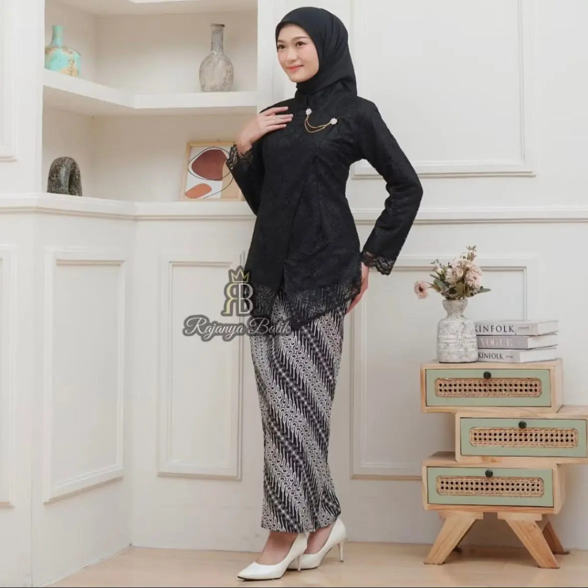 KEBAYA JAWA+ROK hitam