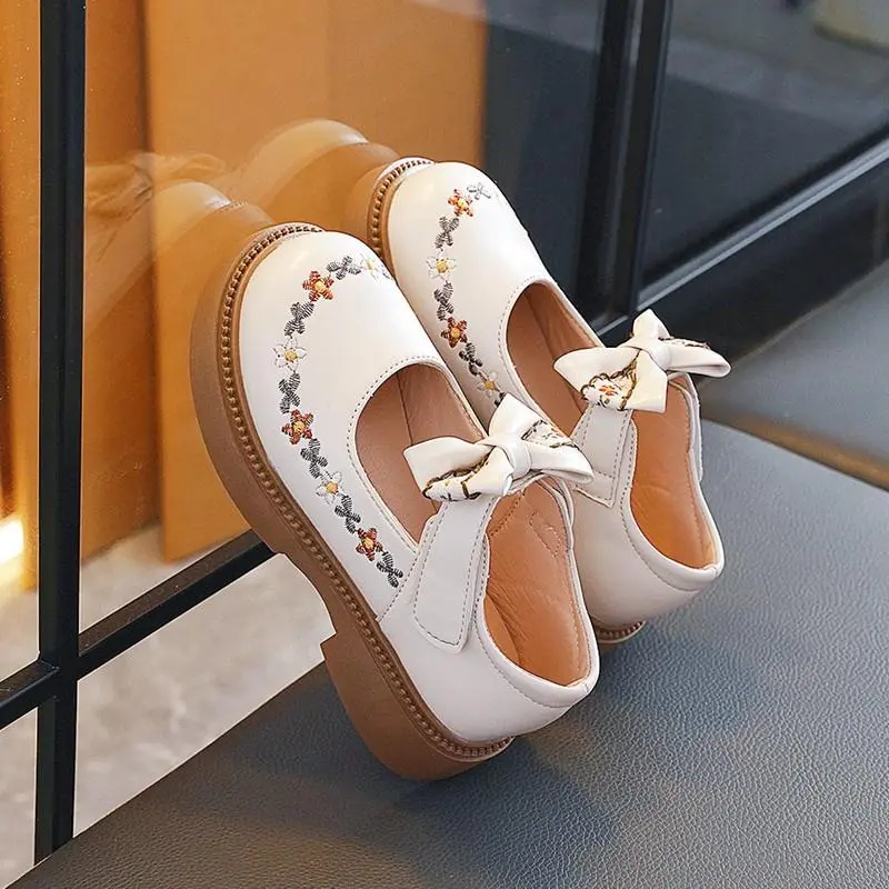 Sepatu Datar Kulit Bayi Perempuan Cantik Gaya Korea Sol Lembut Ikatan Simpul Bordir Sepatu Anak Nyaman Antilicin Usia 2-12 Tahun ​ 2