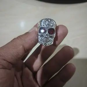 【Samphorid】Cincin Bentuk Tengkorak Fashion Trendi Cincin Pria Bertahtakan Batu Ruby Vintage