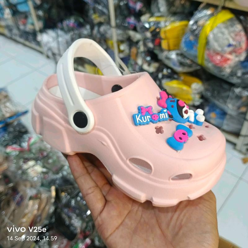 crock baim kuromi sandal sepatu anak perempuan, karet empuk dan ringan elegan dan trendy Fashion Kaki 7