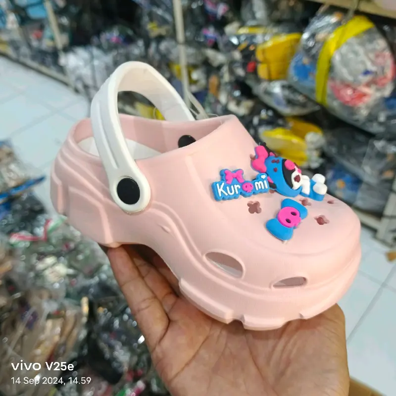 crock baim kuromi sandal sepatu anak perempuan, karet empuk dan ringan elegan dan trendy Fashion Kaki 7