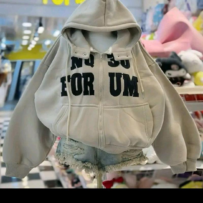 Áo khoác nữ nĩ bông thiêu 00:00 và chữ sau lưng fom lững . có túi trong . bao tay xỏ ngón chống nắng từ 45 - 62 ký Top Women