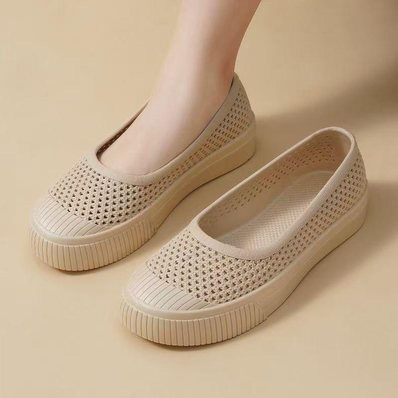 Giày nữ búp bê nhựa thoáng khí đục lỗ giày đi biển đi mưa đế bằng chống trơn trượt mềm dẻo êm chân A33 V398