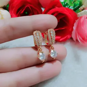 Anting Wanita Motif Oval Mata Gold