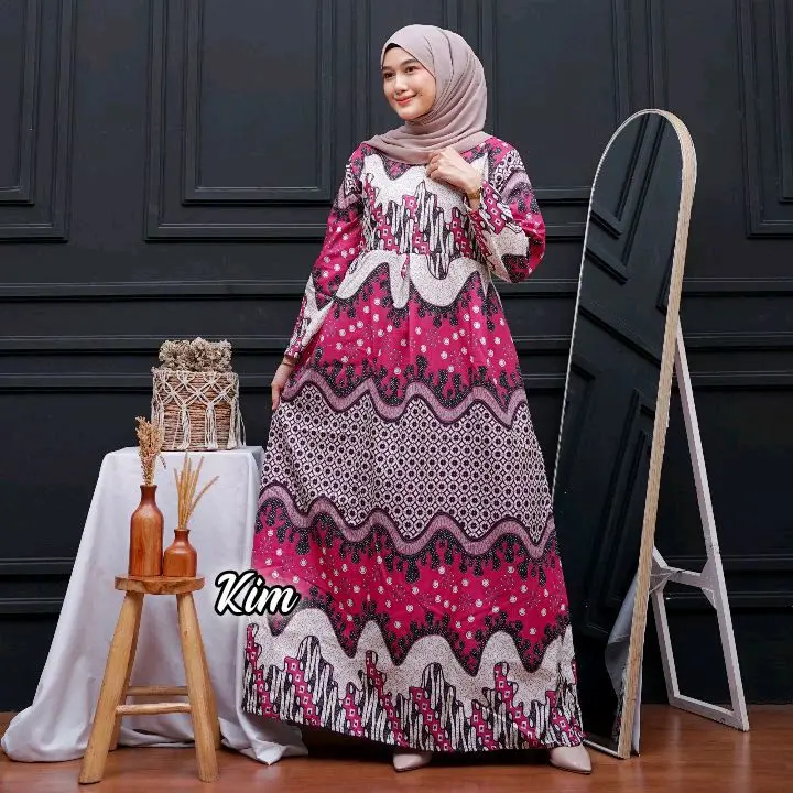 Baju Lebaran 2025 Couple Ayah Dan Ibu Sarimbit Warna Burgundy Terbaru Set Kemeja Dan Gamis Batik Syar'i Elegan Mewah Pasangan Dewasa  Motif Cantik 8