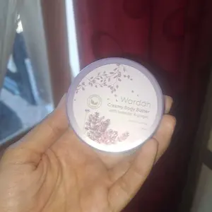 Wardah Creamy Body Butter 50 ml - Membantu melembabkan dan melembutkan kulit tangan serta badan - Mengandung Vitamin E dan Ekstrak Bahan Natural - Personal Care