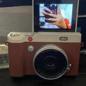 【Kado Hari Raya Kekinian】4K Digital Kamera Gaya Retro 68MP Portable CCD Retro Kamera Digital Vintage 2.4 inch 8X Zoom Compact Small Camera 180 Flip Screen Video Camcorder for Teens Adult Beginner【Gift stickers】Layar Foto V380 Smart