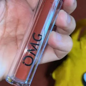 OMG OH MY GLAM Mattelast Lip Cream 2.9 g - Lip Cream Matte Dengan Warna Intense, Tahan Lama & Ringan