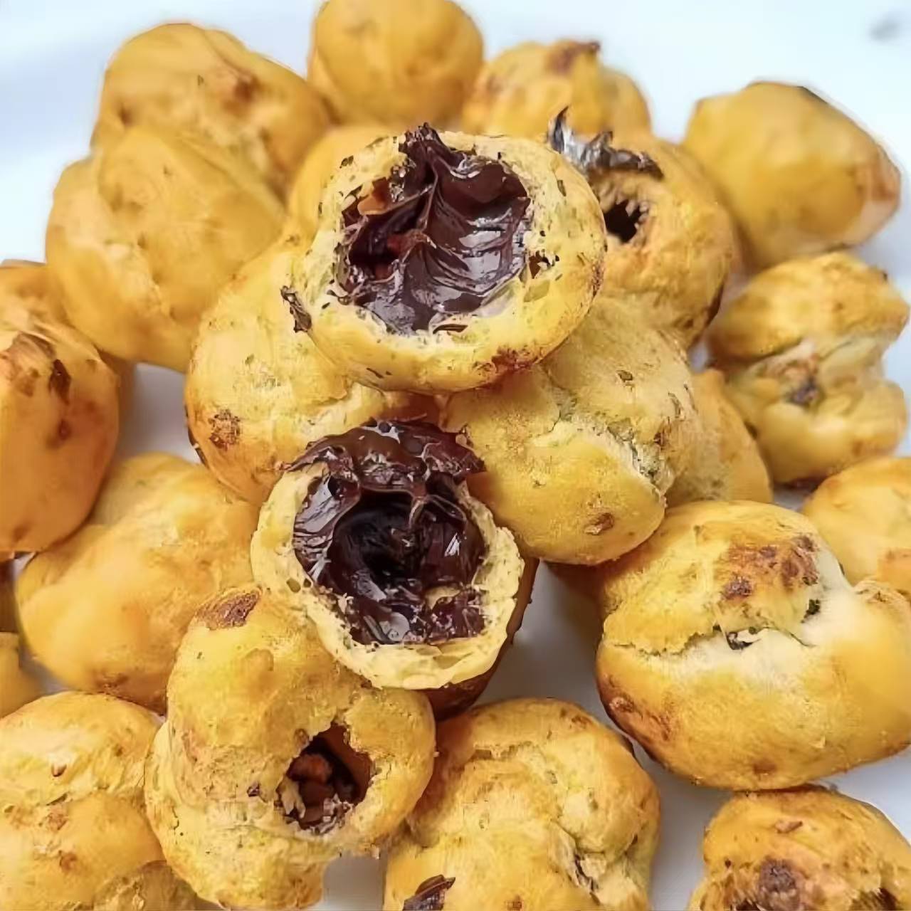 COD Halal Soes Coklat Cokelat/strawberry / mix rasa/halal Kue Sus Kering Isi soes coklat lumer 1 kg （Cemilan keluarga, cocok untuk dewasa dan anak-anak） Chocolate Food Makanan Snack Manis soes cokelat 1 kue soes coklat Toples Biskuit