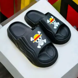 Sandal Wanpis Anak Cowok Kekinian Sendal Fashion One Piece Alas Kaki Empuk Ringan Bahan Karet Motif Skull dan Topi Merah