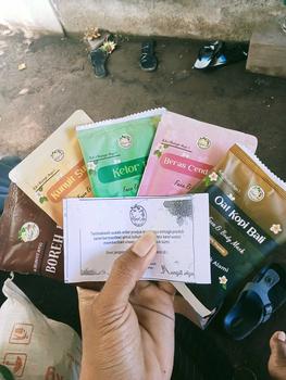 Product Review of Masker Wajah dan badan Kunyit Ayu Kopi 4 Pcs Mencerahkan & Mengencangkan Memudarkan wash mask from u**3 0