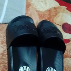 embos icarus - sandal slop black pria 39-44 slip on sendal karet anti slip tahan air upper lock system Pantai Shoes