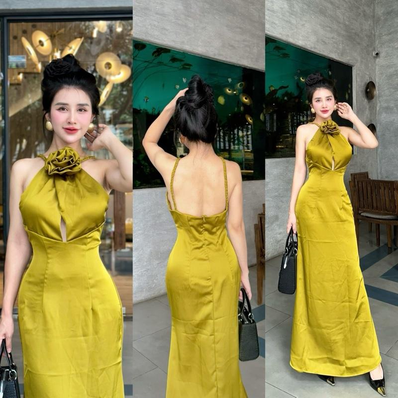 Đầm lụa cổ yếm đuôi dá dài Hoa Enlly chất vải lụa dày mịn xịn được 2 lớp tỉ mỉ cẩn thận từng đường kim mũi chỉ. Váy có sẵn mút rất dễ mặc. Đính hoa hồng to cực sang chảnh và nổi bật. Đầm cho nàng mặc đi chơi đi tiệc đi sự kiện đều rất xinh và sang ạ.