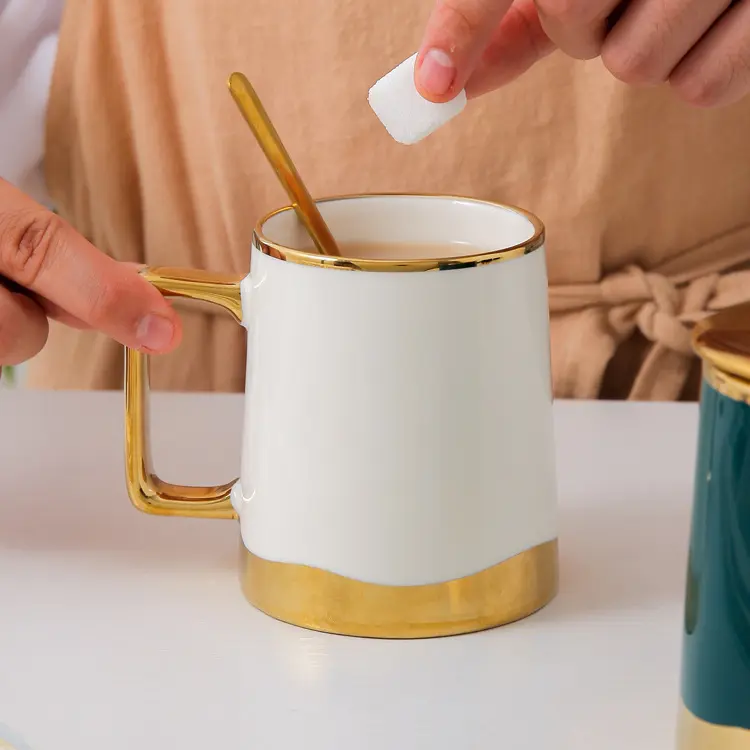 ASHOME Gelas Minum Set Keramik List Gold Dengan Tutup Gelas Emas & Sendok Gold / Ceramic Mug Set With Cup Lid Gold Elegant / Gelas Keramik Mewah / Gelas Minum Keramik / Gelas Gold / Gelas Set Keramik Mewah Elegan 6