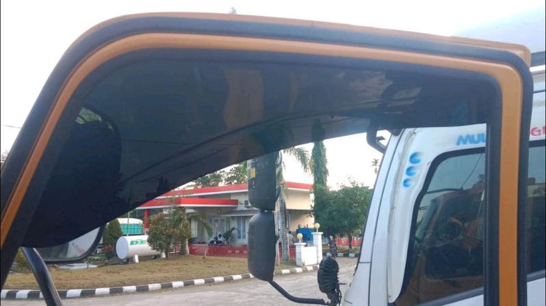 Product Introduction of Talang Air Mobil Model Fuso Fighter Lebar/Kupu Kupu Tahun 2019 Up - 1 Set (Kiri dan Kanan) dengan Lem Perekat Double Tape Car Penutup 2