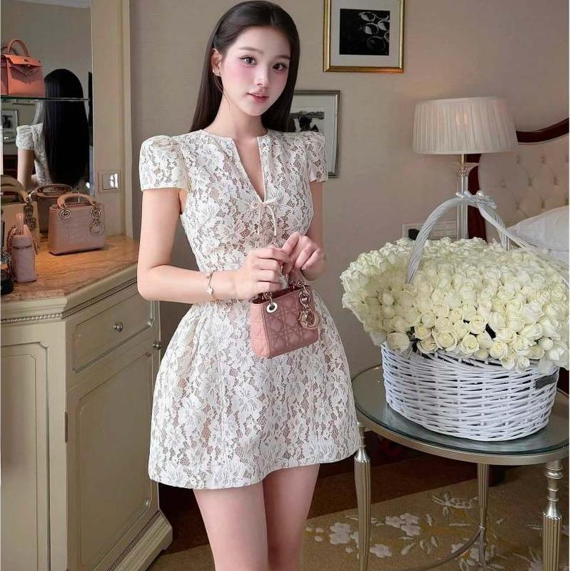 Đầm nữ dự tiệc ren tay phồng cổ V xinh đẹp MEE Dress