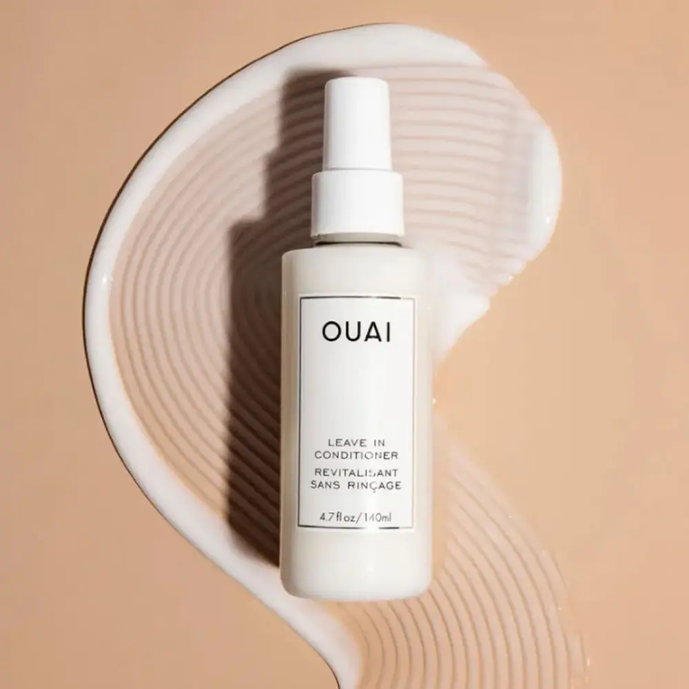 OUAI Leave In Conditioner & Heat Protectant Spray - Prime Hair for Style, Smooth Flyaways, Add Shine and Use as Detangling Spray - No Parabens, Sulfates or Phthalates 140ml