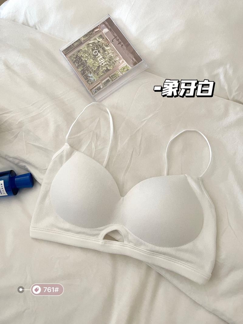 Product Introduction of Seamless Back Underwear for Women with Comfortable Belt, Chest Cushion, Hollow Back Fixed Cup, Sweet Chest Deep V Women's strapless 22