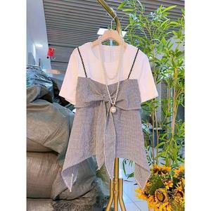 เสื้อยืดลายทางสไตล์ยุโรปใหม่สำหรับฤดูร้อนปี 2568 ดีไซน์เย็บปะติดปะต่อกันกุทัณฑ์ ปลอมสองชิ้น พลัสไซส์ แฟชั่น เสื้อเบลาส์วัยใสสำหรับผู้หญิงพลัสไซส์