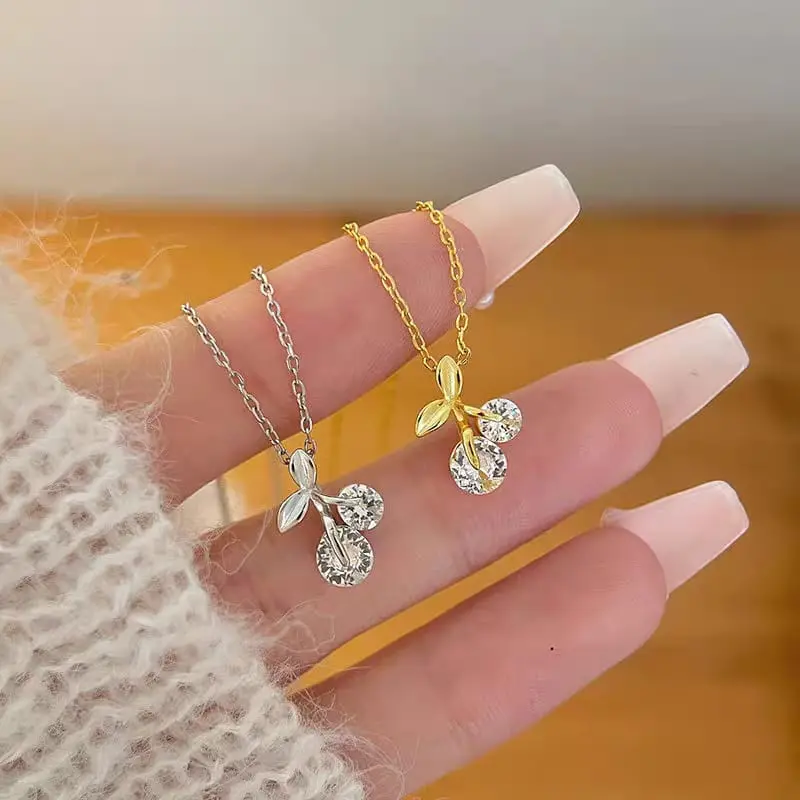 Kalung Titanium Wanita Korea Liontin Cerry Permata Berkilau Anti Karat dan Tidak Luntur