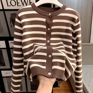 Atasan kardigan rajutan bergaris kopi lengan panjang warna aprikot