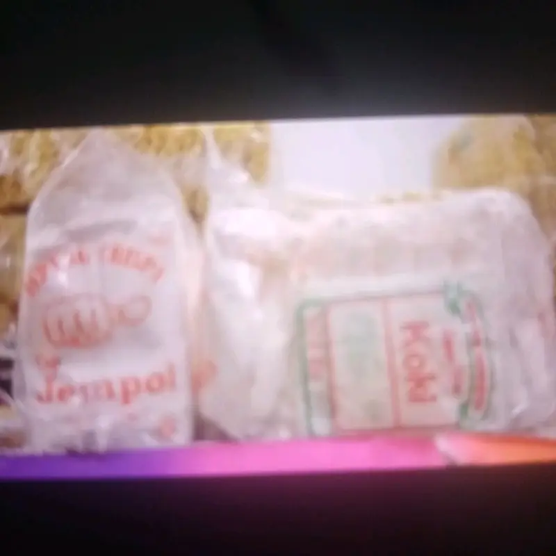 Tepung jempol  crispy adalah tepung serbaguna yang memiliki rasa enak dan renyah . Tepung ini dikelola dengan menggunakan bahan dasar tepung terigu yang dicampur dengan resep rahasia sehingga menjadi tepung serbaguna yang enak  . 3