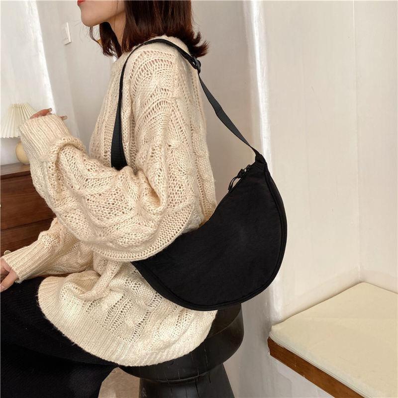 Product Introduction of 【COD】Sling Bag Half Moon Waist Bag/Besar Untuk Perjalanan Dan Selempang Setengah Bulan Uniseks/ Anti Air Waist Bag saddle  bag 12