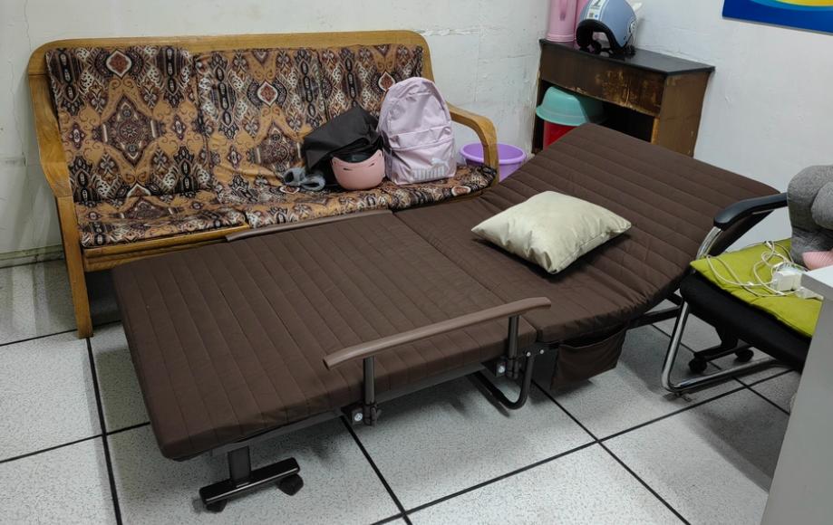 TETE-2 Tempat Tidur Lipat Kursi Santai Lipat Ranjang Medis Tempat Tidur Pasien Ringan Portabel Nyaman Di Kamar Tidur Lansia Mudah Tempat Tidur Lipat Ranjang Lipat Kursi Santai Lipat Tempat Tidur Lansia Hadiah Untuk Senior TETE-2 Tempat Tidur Lipat Kursi Santai Lipat Ranjang Medis Tempat Tidur Pasien Ringan Portabel Nyaman Di Kamar Tidur Lansia Mudah Tempat Tidur Lipat Ranjang Lipat Kursi Santai Lipat Tempat Tidur Lansia Hadiah Untuk Senior
