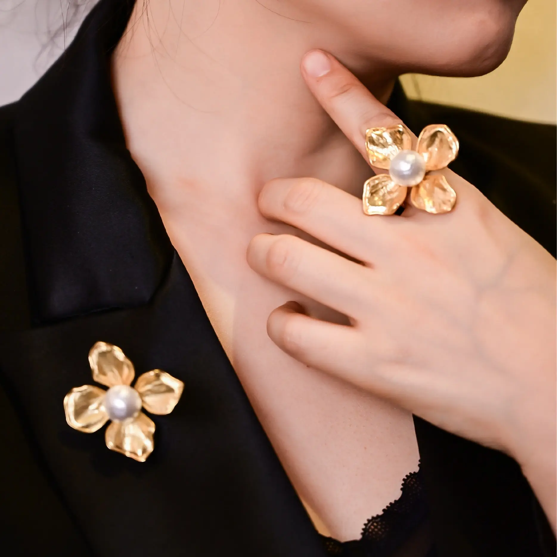 Vintage antique pearl petal flower shaped design ring